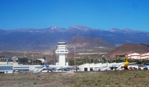 Aeropuerto de Tenerife Sur (TFS): Tu Puerta de Entrada a la Isla y la Comodidad con Nivaria Taxi